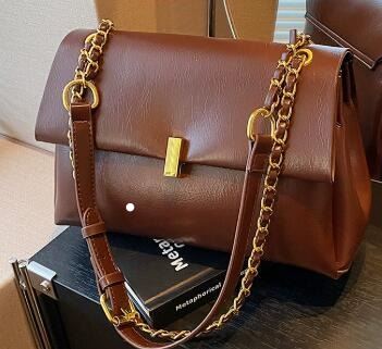 The Noir Chain Clutch